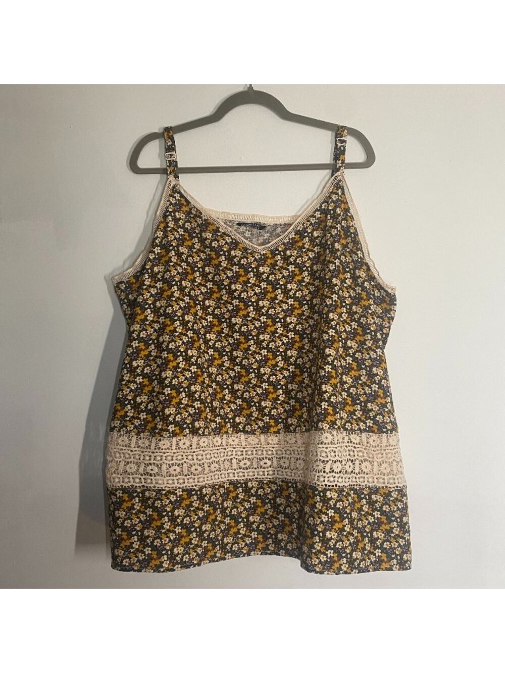 Bloomchic Floral Print Cami Top With Lace Trim Plus Size 22-24 Adjustable Straps